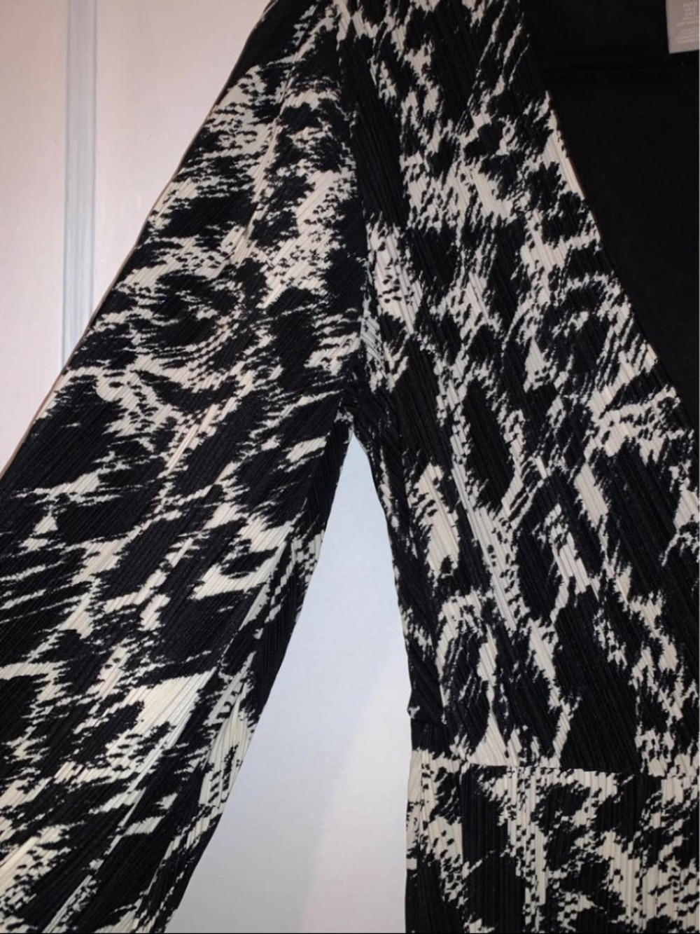 Robe - Picture 3 of 3
